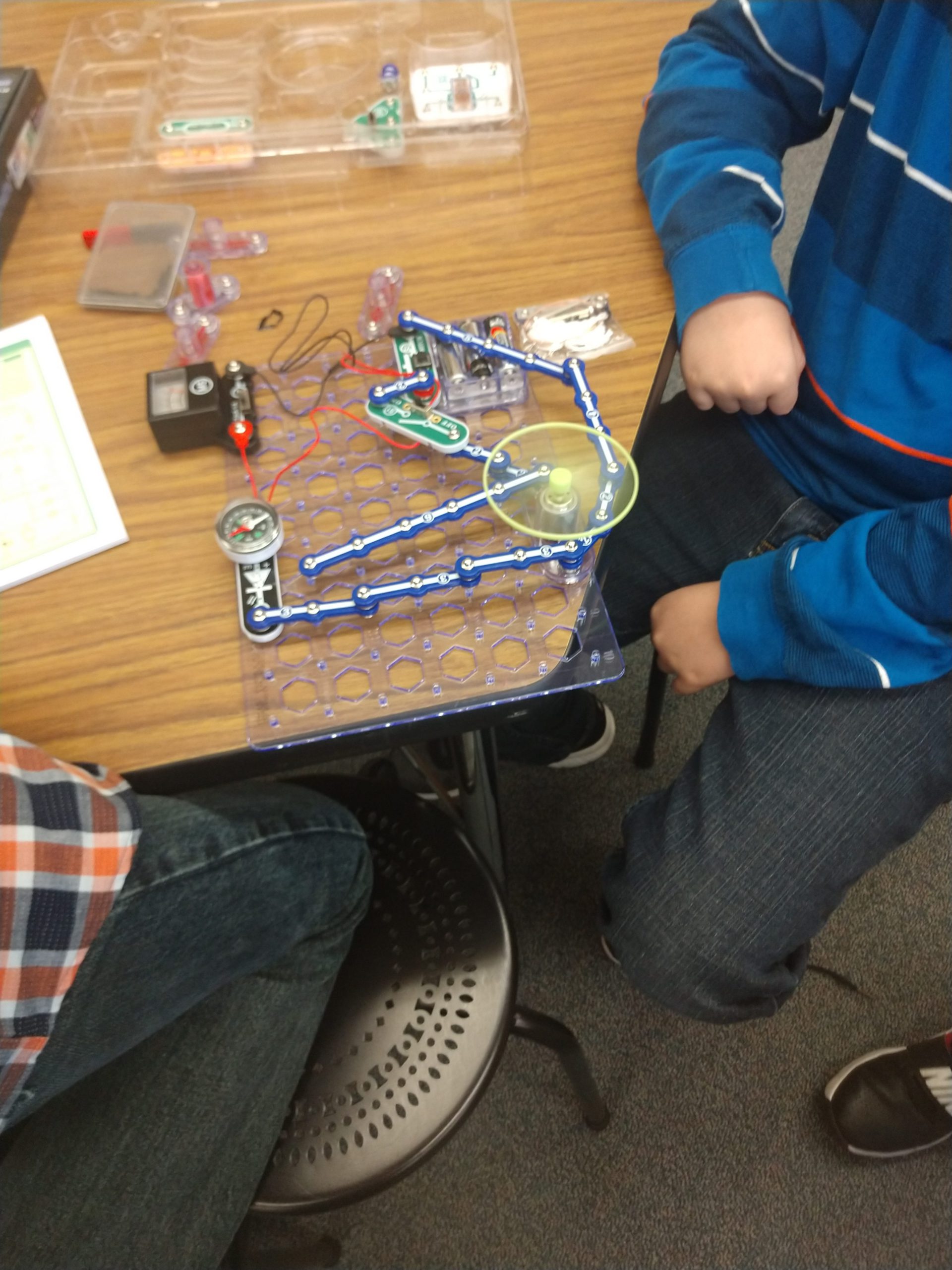 Students work with snap circuits in an elementary schools makerspace in Florida's Columbia County School District. 