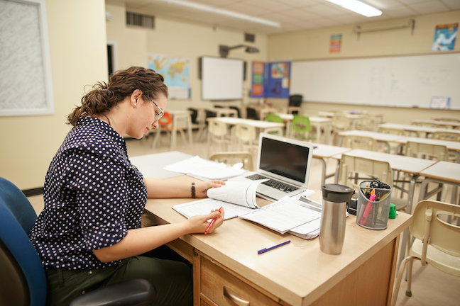 Parents are giving teachers and principals high marks during school closures but those same educators fear online learning is not reaching all students. (GettyImages.com/AJ_Watt)