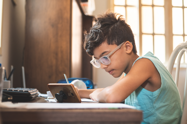 One in five Virginia students—both K-12 and college—lack either high-speed internet or a computer in the home, according to the State Council of Higher Education for Virginia. (GettyImages/Pollyana Ventura)