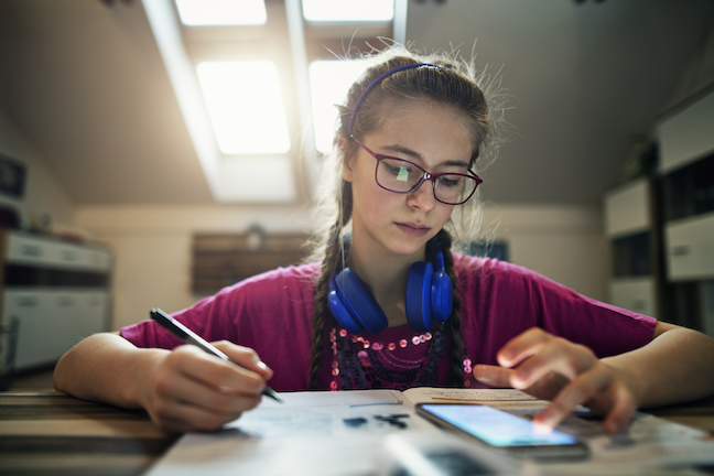Smartphones do not provide sufficient connectivity for students to do homework and participate in other educational activities, experts say. (GettyImages/Imgorthand)