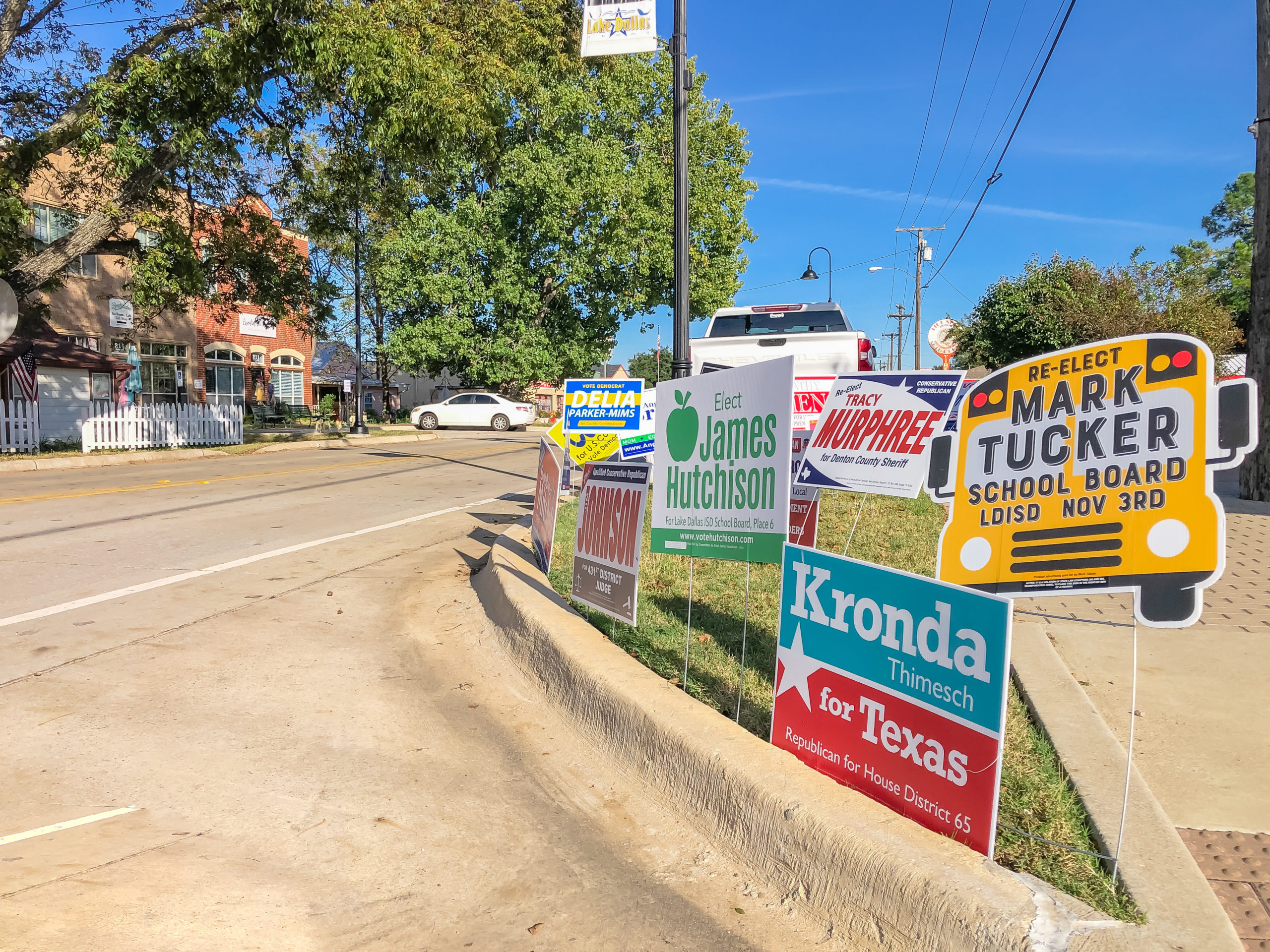 Campaign signs in Roanoke, Texas. (AdobeStock)